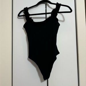 Aritzia Sunday Best - Crinkle sleeve bodysuit